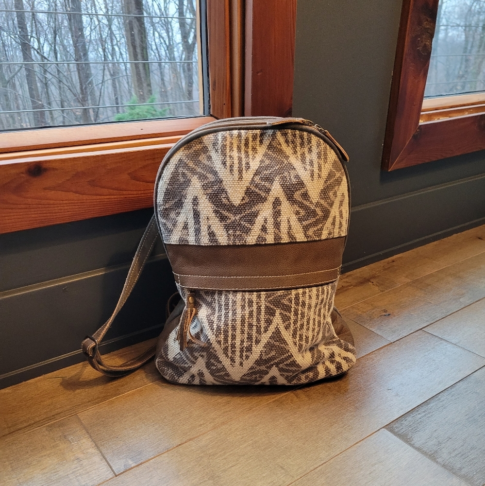 Myra back pack